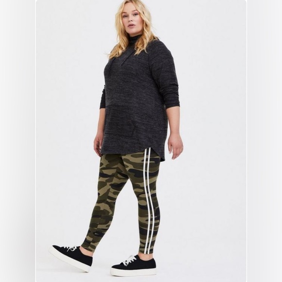 Size 2 Torrid Full Length Camo Signature Waist Double Side Stripe Legging - Picture 3 of 6